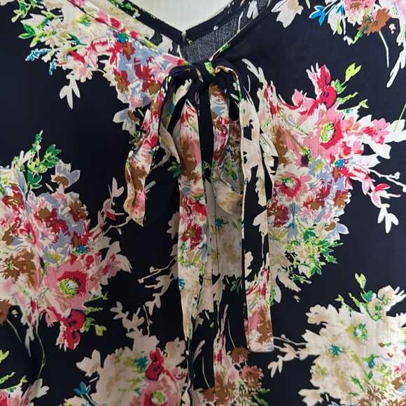 KORI America Navy Floral Bell Sleeve Top Sz XL - Picture 4 of 6